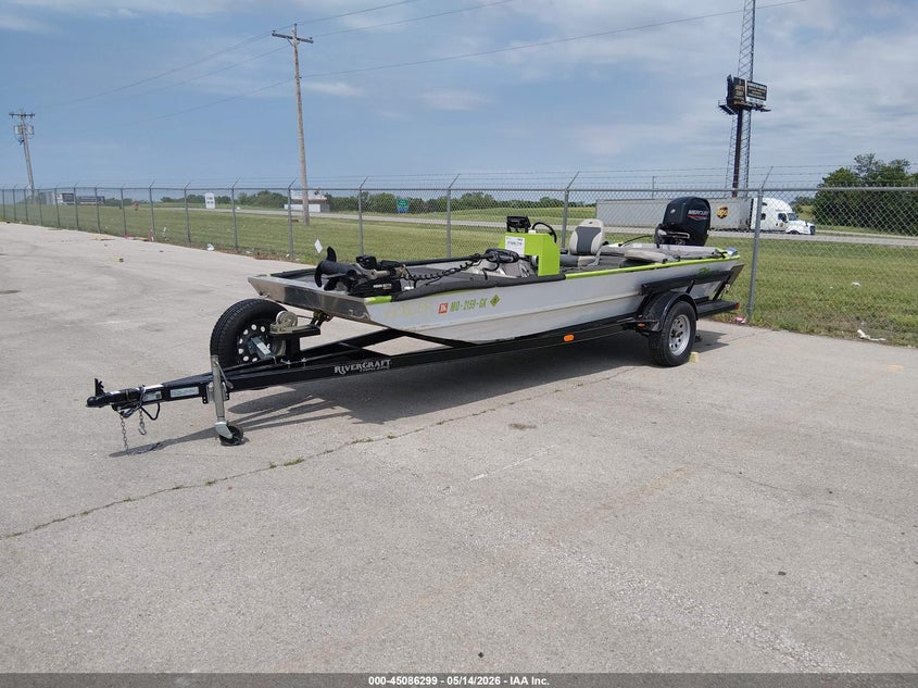 2021 BLAZER 17' auction photo 2