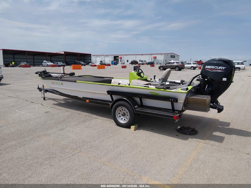 2021 BLAZER 17' auction photo 3