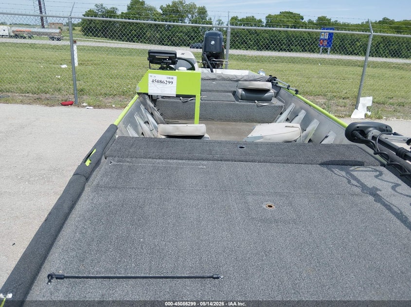 2021 BLAZER 17' auction photo 8