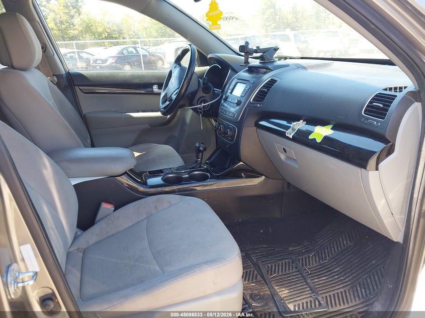 2014 KIA SORENTO auction photo 5