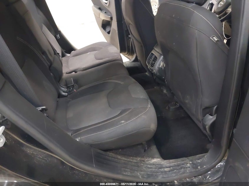 2015 JEEP CHEROKEE auction photo 8