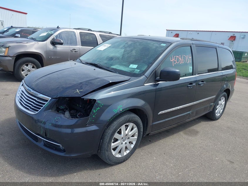 2014 CHRYSLER TOWN & COUNTRY auction photo 2