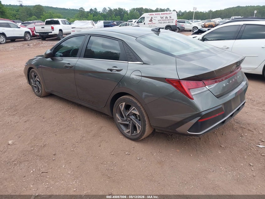 2024 HYUNDAI ELANTRA auction photo 3