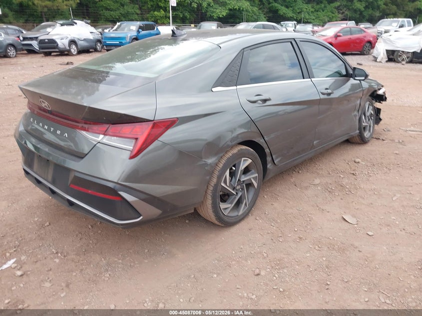 2024 HYUNDAI ELANTRA auction photo 4