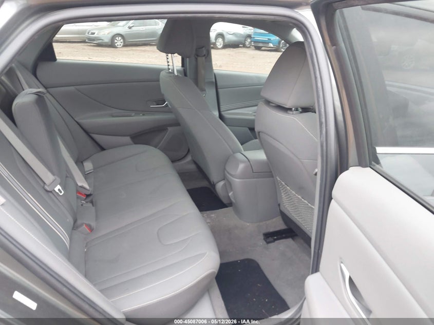 2024 HYUNDAI ELANTRA auction photo 8