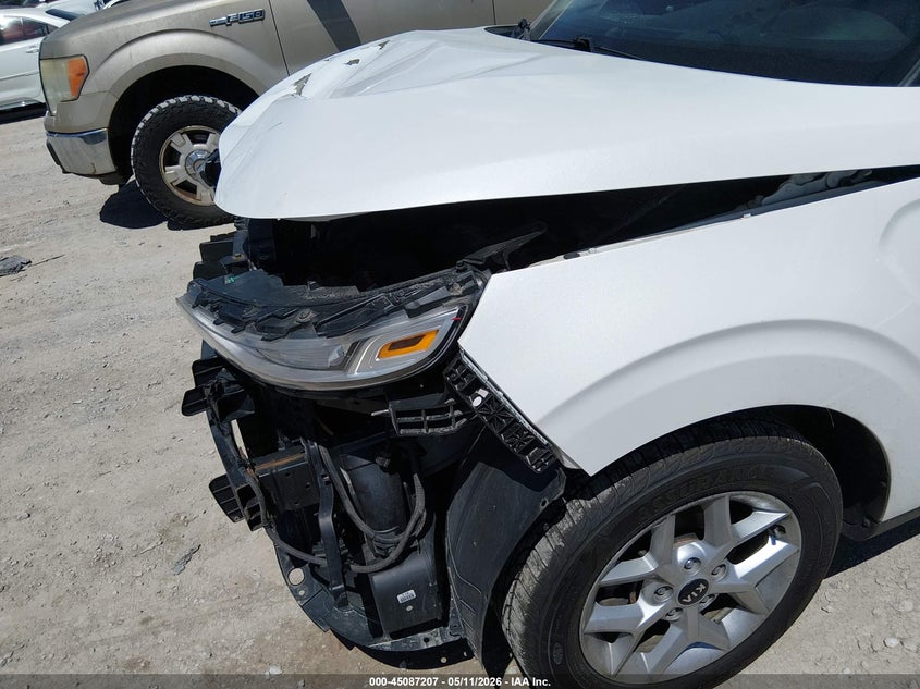 2020 KIA SOUL auction photo 6