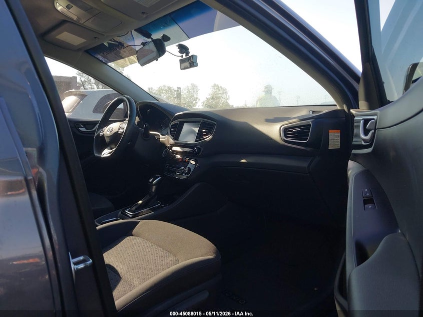 VIN KMHC65LC4KU171615 2019 HYUNDAI IONIQ HYBRID BLUE