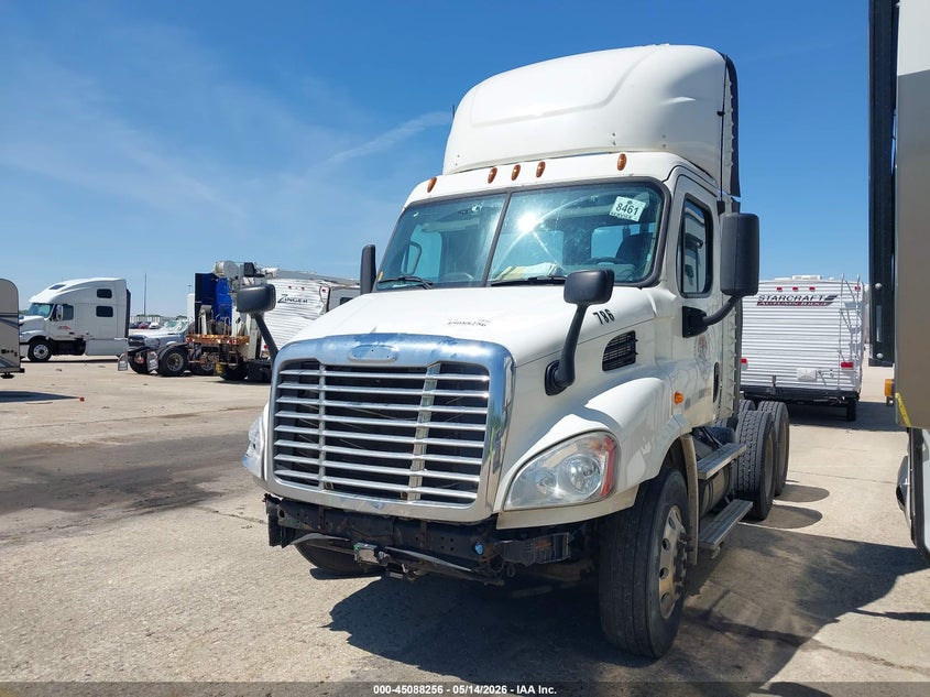 2017 FREIGHTLINER CASCADIA 113 auction photo 2