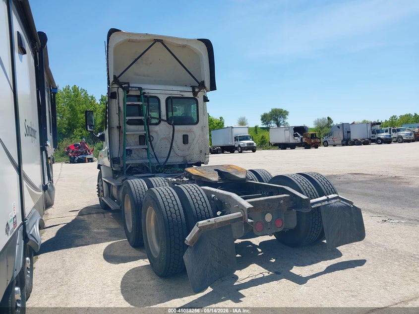 2017 FREIGHTLINER CASCADIA 113 auction photo 3