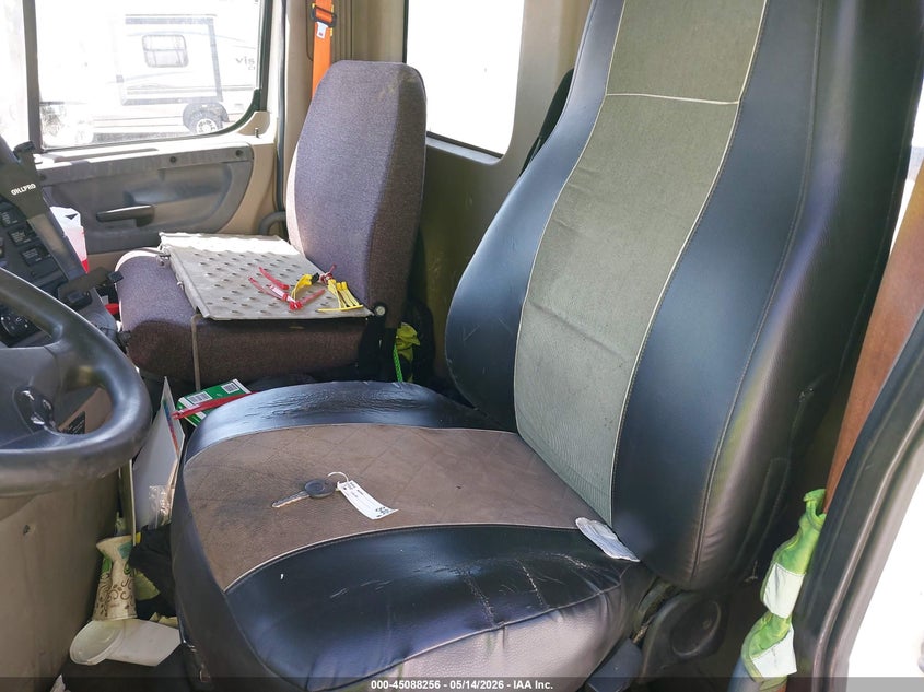 2017 FREIGHTLINER CASCADIA 113 auction photo 6