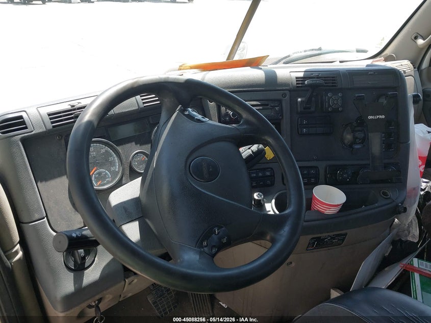2017 FREIGHTLINER CASCADIA 113 auction photo 7