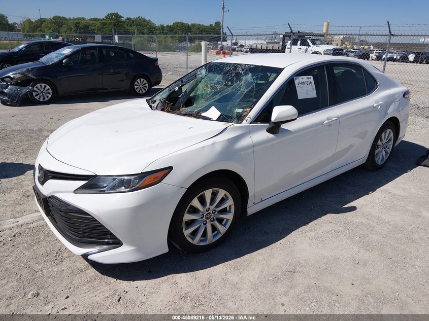 2018 Toyota Camry Le 4T1B11HK7JU084907 photo 1