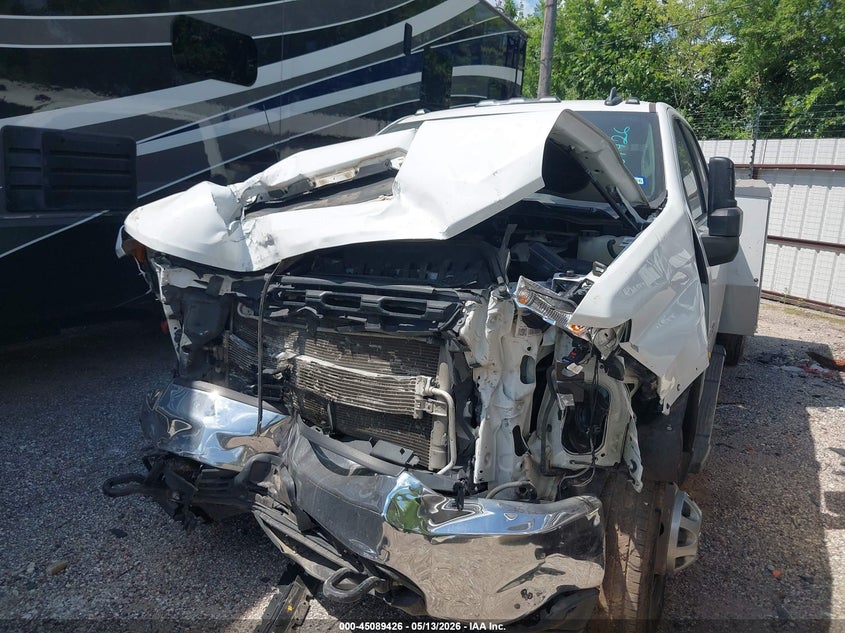 2023 CHEVROLET SILVERADO 3500HD CHASSIS auction photo 2