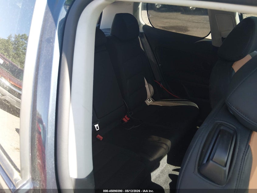 2011 Volkswagen Golf 2.5L 2-Door VIN: WVWAA7AJ6BW272795 Lot: 45090390