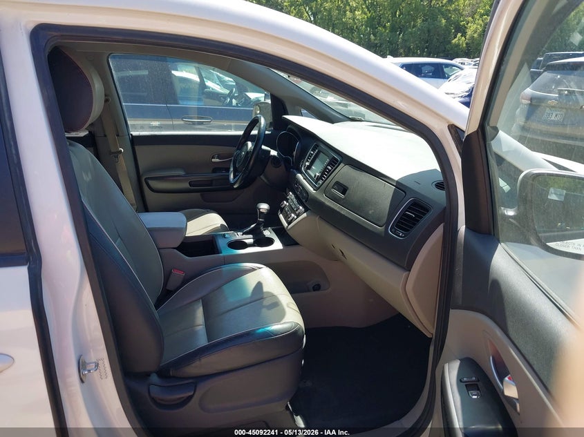 2017 KIA SEDONA auction photo 5