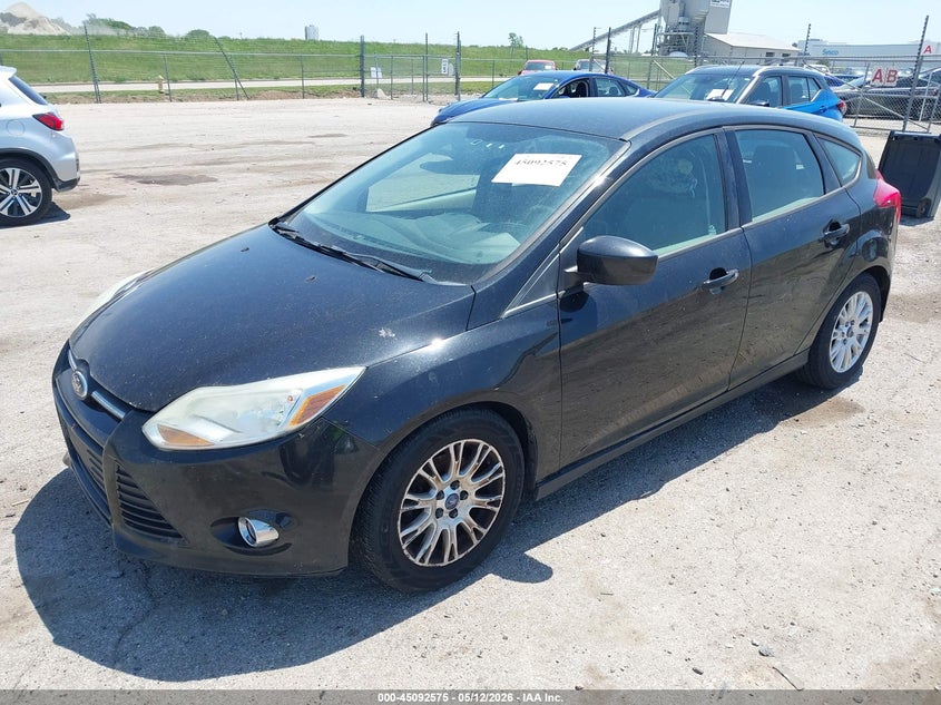 1FAHP3K22CL368123 2012 Ford Focus 2.0 Se black