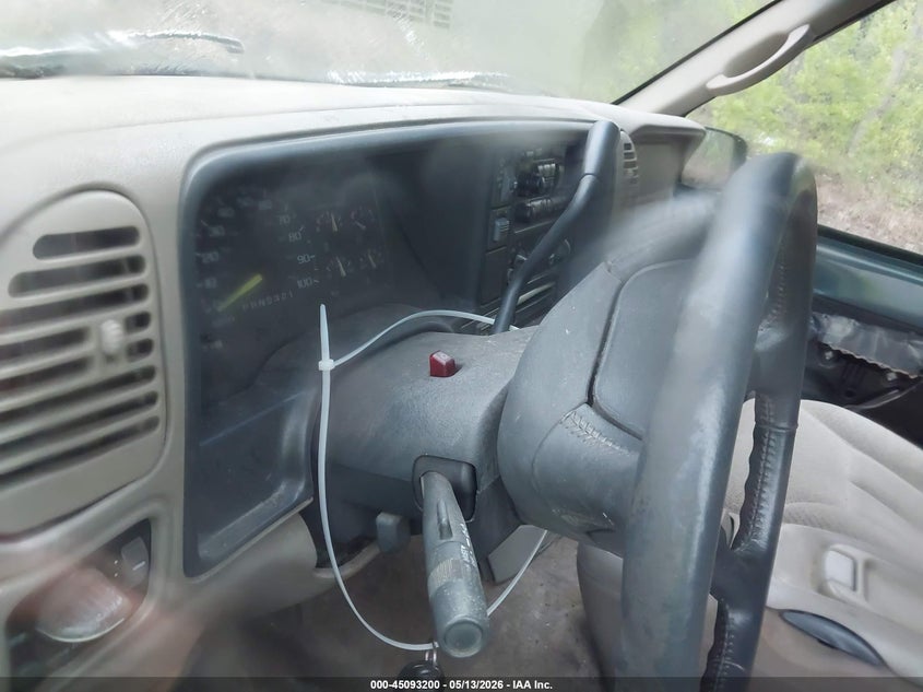 1997 Chevrolet Tahoe VIN: 3GNEK18R8VG135942 Lot: 45093200