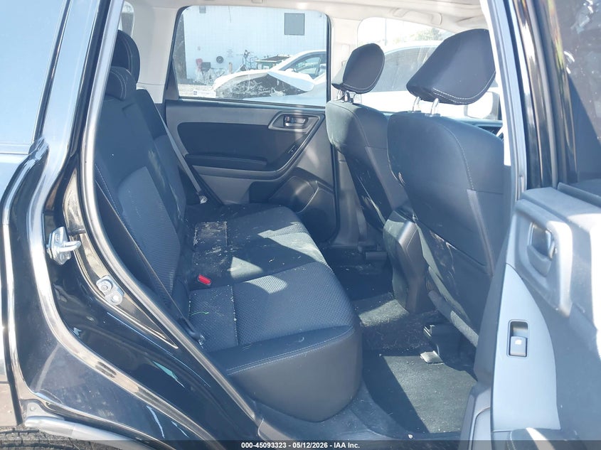 2015 SUBARU FORESTER auction photo 8