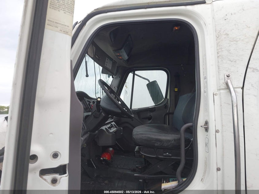 2015 OTHER FREIGHTLINER M2 106 MEDIUM DUTY TRUCK N/A