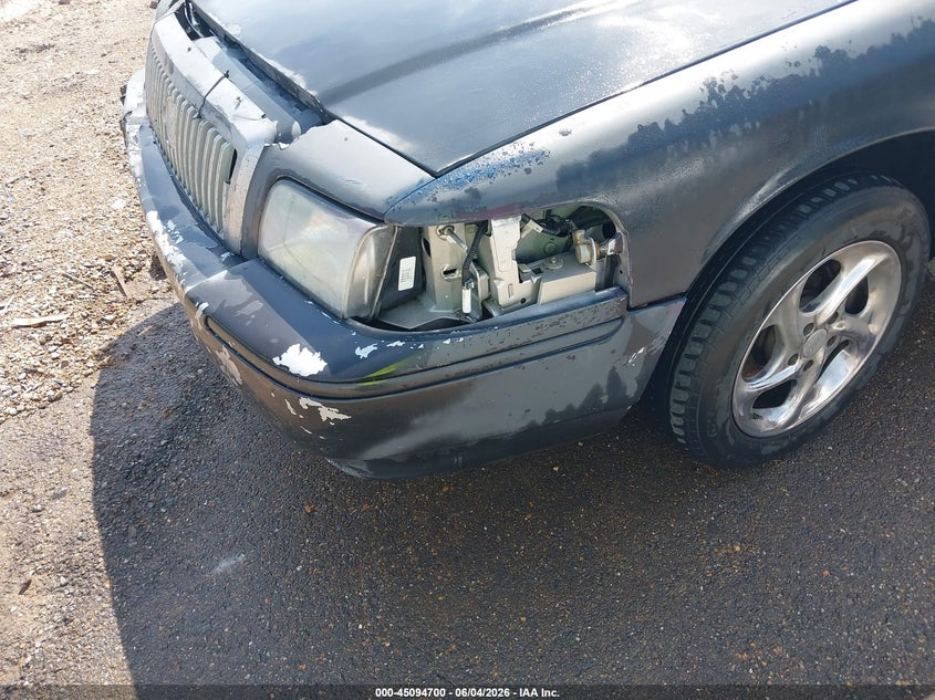 2008 Mercury Grand Marquis Gs VIN: 2MEFM74V18X622261 Lot: 45094700