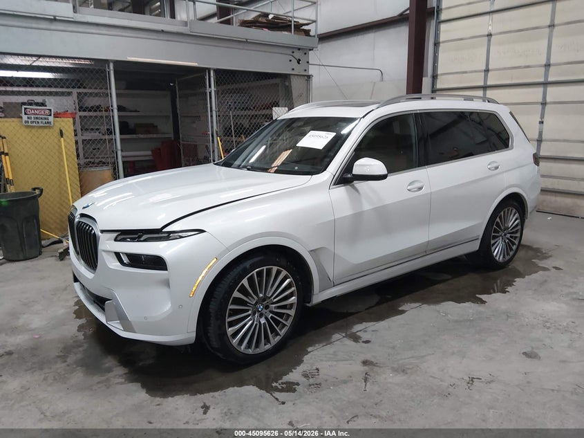 2024 BMW X7 auction photo 2