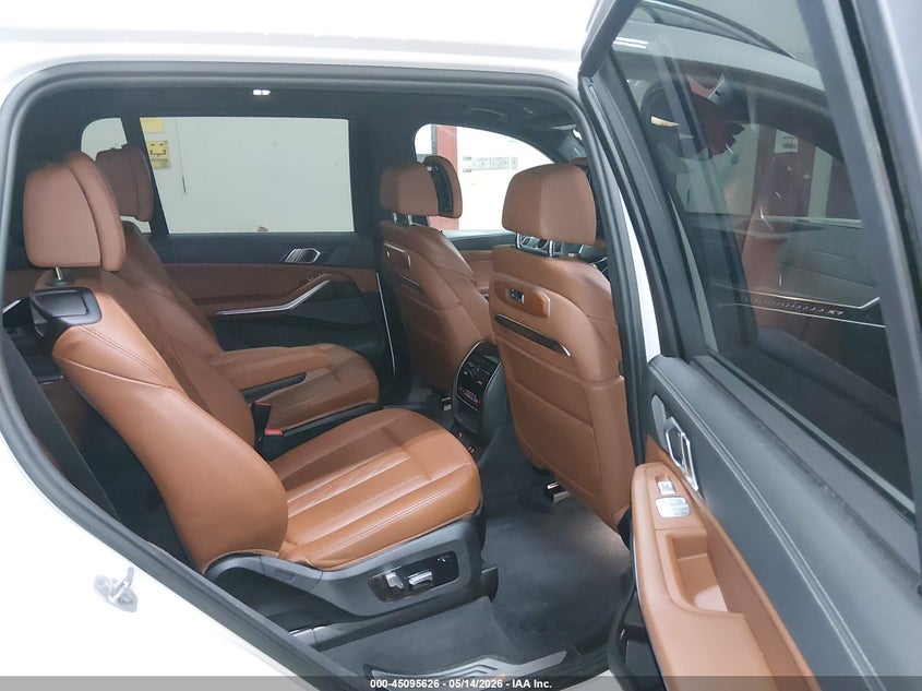 2024 BMW X7 auction photo 8