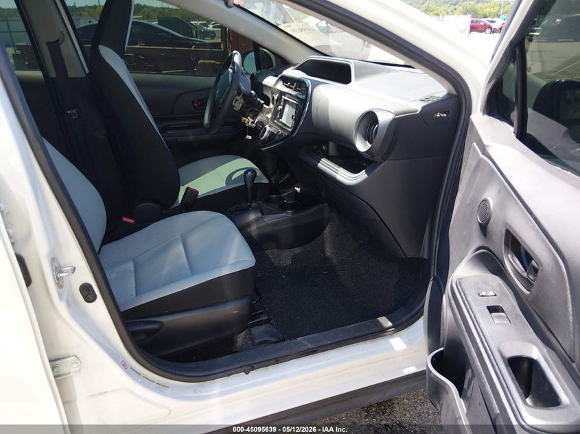 2018 TOYOTA PRIUS C auction photo 5