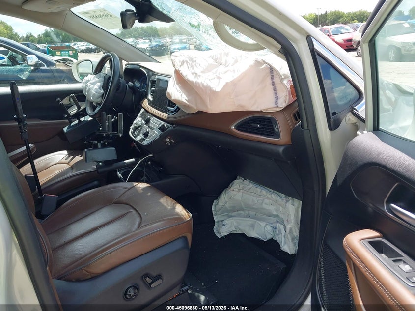 2017 CHRYSLER PACIFICA auction photo 5
