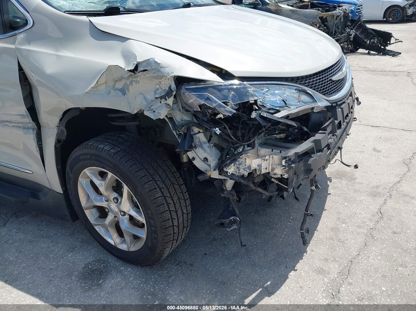 2017 CHRYSLER PACIFICA auction photo 6
