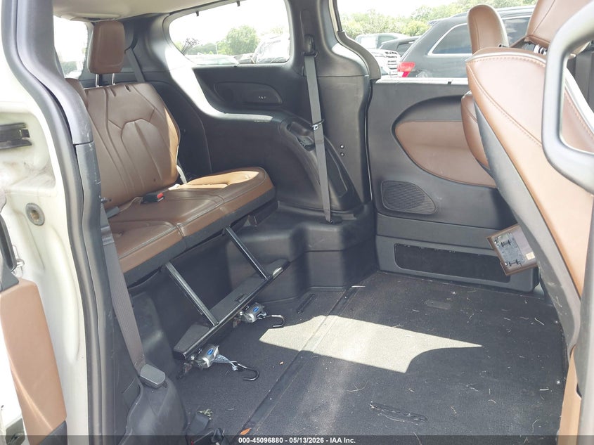 2017 CHRYSLER PACIFICA auction photo 8