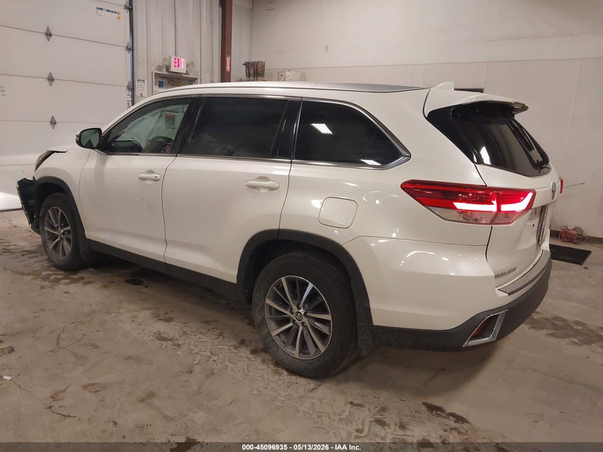 VIN 5TDJZRFH2KS574059 2019 TOYOTA HIGHLANDER XLE