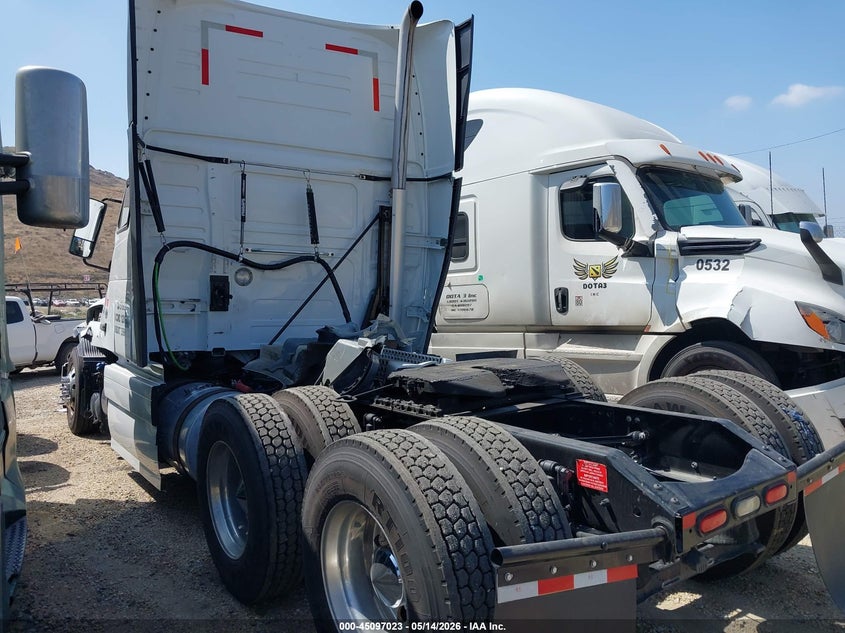 2018 VOLVO VNL auction photo 3