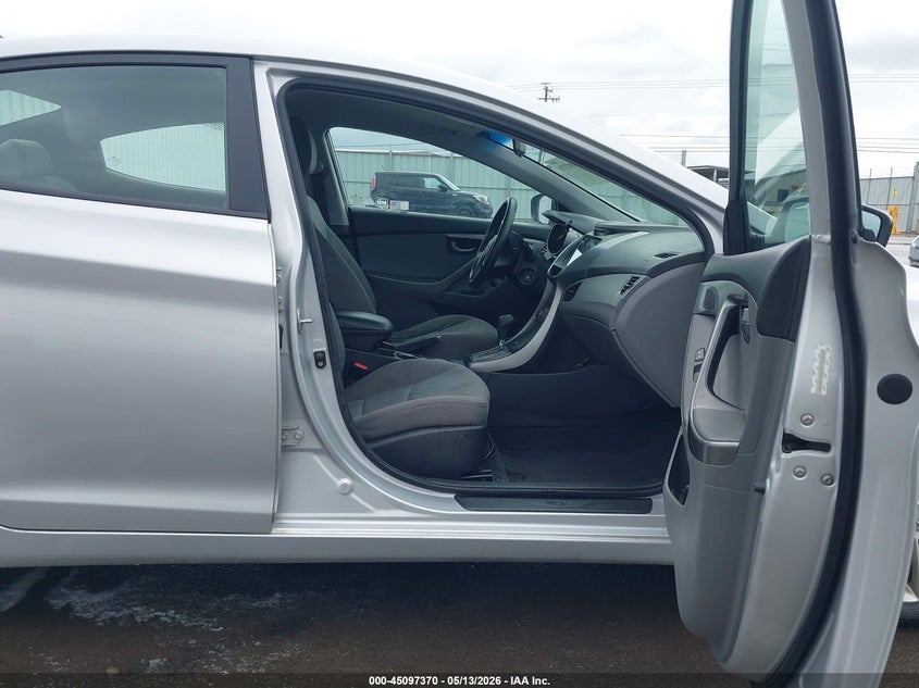 2013 HYUNDAI ELANTRA auction photo 5