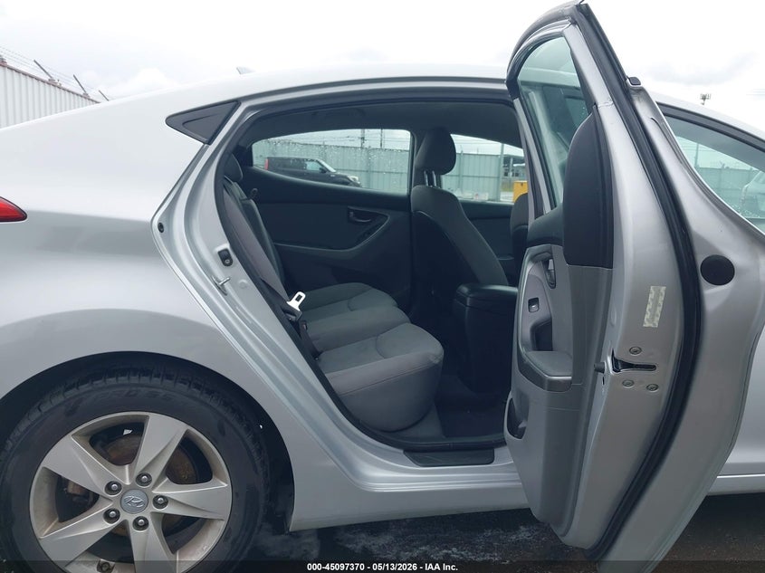 2013 HYUNDAI ELANTRA auction photo 8