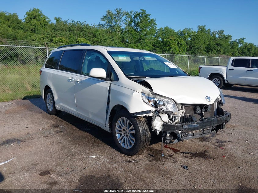 2017 Toyota Sienna Xle 8 Passenger