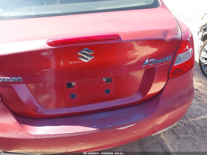 2013 SUZUKI KIZASHI SE · Фото 12
