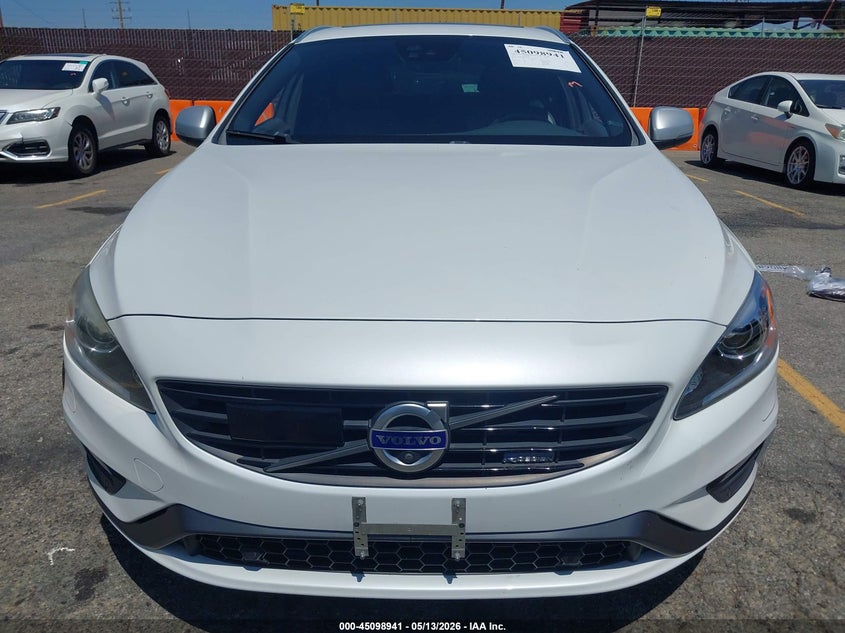 2015 Volvo V60 T6 R-Design Platinum VIN: YV1902SS4F1234768 Lot: 45098941