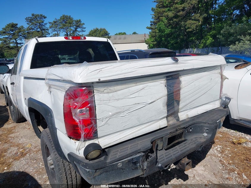 2009 GMC SIERRA 2500HD auction photo 3