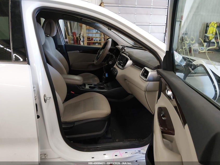 2017 KIA SORENTO auction photo 5