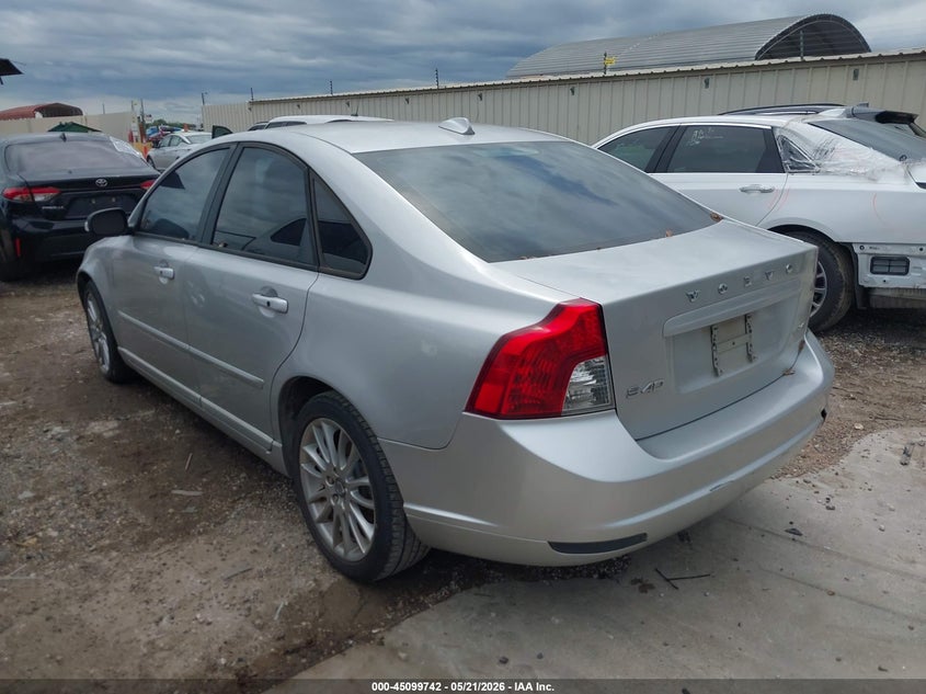 Vin: yv1382ms7a2501240, lot: 45597308, volvo s40 2.4i 20103