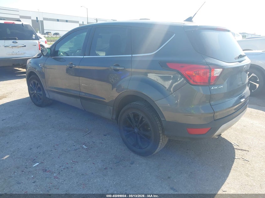 VIN 1FMCU0GD5KUC52618 2019 FORD ESCAPE SE