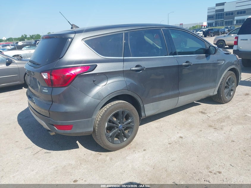 VIN 1FMCU0GD5KUC52618 2019 FORD ESCAPE SE