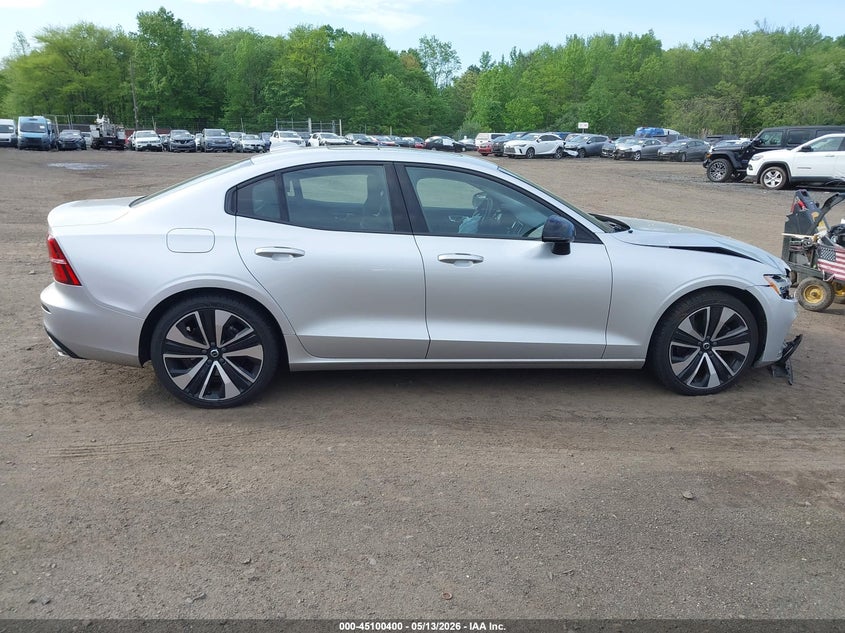 2022 Volvo S60 B5 Momentum VIN: 7JRL12TZ5NG157717 Lot: 45100400