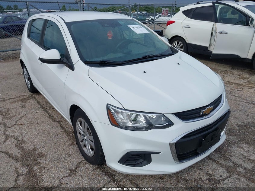 2020 CHEVROLET SONIC auction photo 1