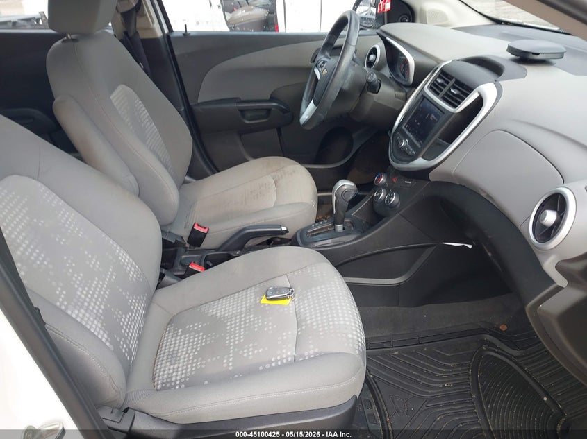 2020 CHEVROLET SONIC auction photo 5