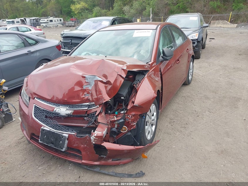 2013 CHEVROLET CRUZE auction photo 2