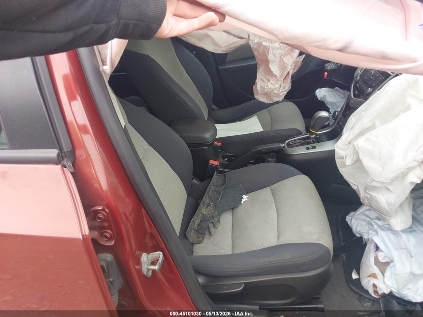 2013 CHEVROLET CRUZE auction photo 5
