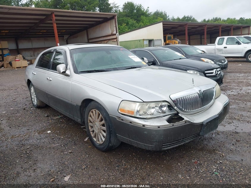 2003 LINCOLN TOWN CAR SIGNATURE