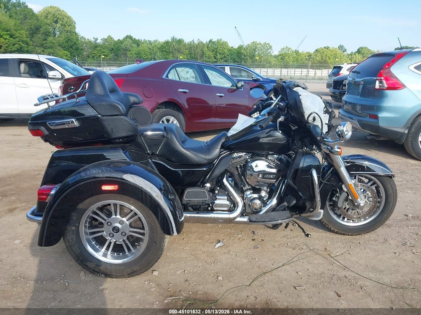 2015 Harley-Davidson Flhtcutg Tri Glide Ultra VIN: 1HD1MAL17FB858497 Lot: 45101532