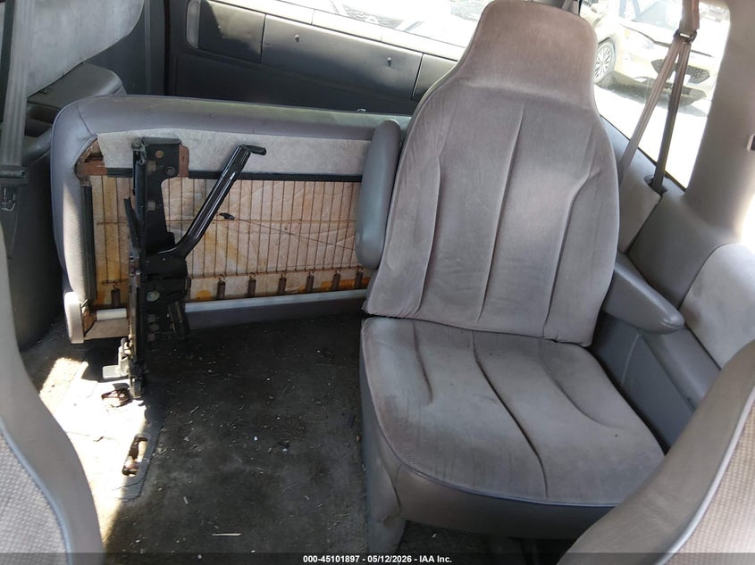 1994 Plymouth Grand Voyager Se VIN: 1P4GH44R3RX152989 Lot: 45101897